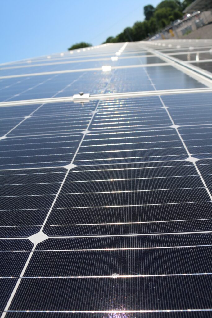 michael wilson jld4MmOc4Uk unsplash 683x1024 - Das A und O der Photovoltaik: Das SOLARZENTRUM NIEDERSACHSEN klärt auf