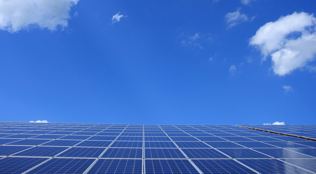 solar energy gb2255a9f0 1920 1024x564 - Die Technologie im Fokus: Wie funktionieren Photovoltaikanlagen vom SOLARZENTRUM NIEDERSACHSEN?